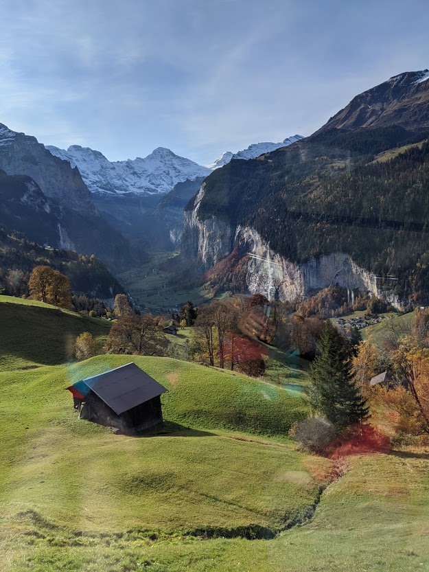 Uitzicht vanuit het treintje naar Wengen